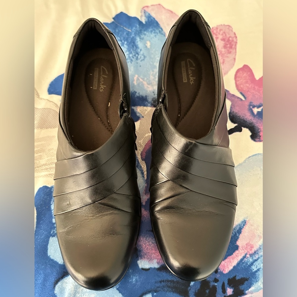 Clarks Collection size zip heeled shoes, size 10